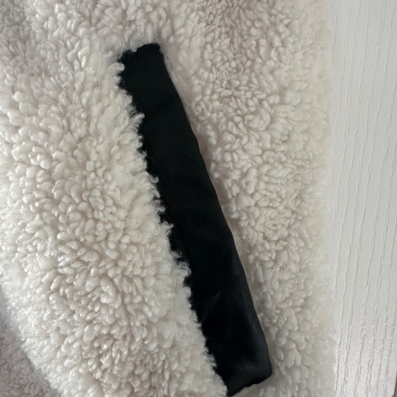 Abercrombie & Fitch SOFT A&F COLLECTION vest - Picture 7 of 10